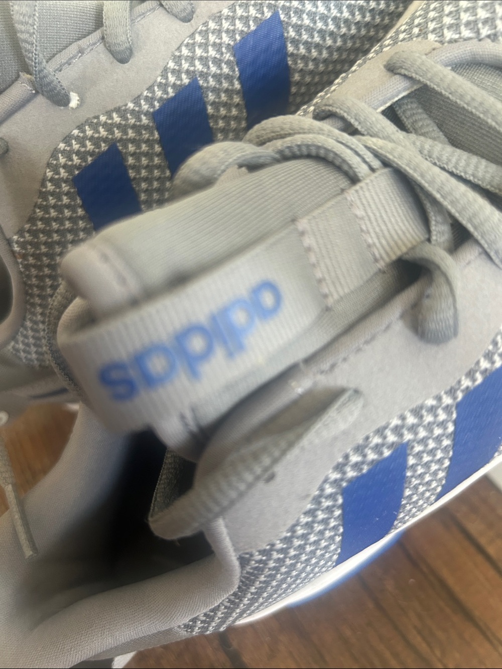 NEW adidas kids, men or women’s Gray Sneakers with Blue Stripes - Picture 6 of 13